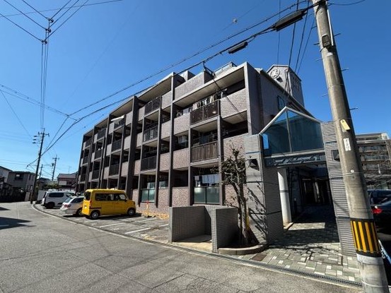 apartment 愛知県岡崎市柱曙３丁目７番地１２　null