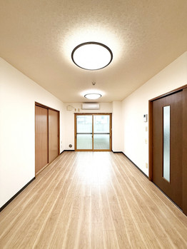apartment 埼玉県三郷市中央１丁目13-14 EVISSAN三郷中央1F