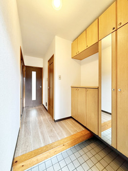 apartment 埼玉県三郷市中央１丁目13-14 EVISSAN三郷中央1F