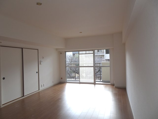 apartment 兵庫県川西市栄町
地図を見る