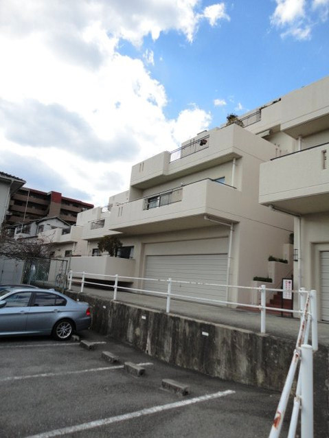 apartment 兵庫県川西市寺畑２丁目
地図を見る