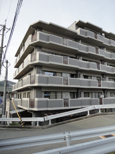 apartment 兵庫県川西市南花屋敷４丁目
地図を見る