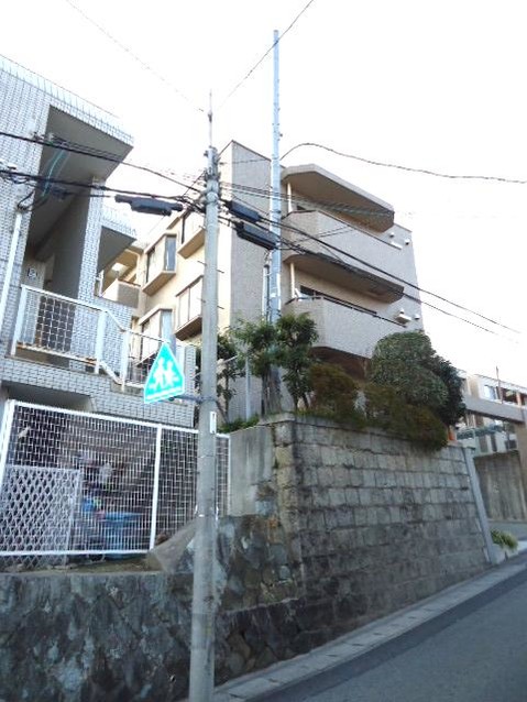 apartment 兵庫県川西市寺畑１丁目
地図を見る