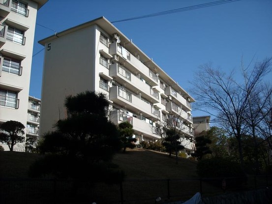 apartment 大阪府箕面市如意谷３丁目
地図を見る