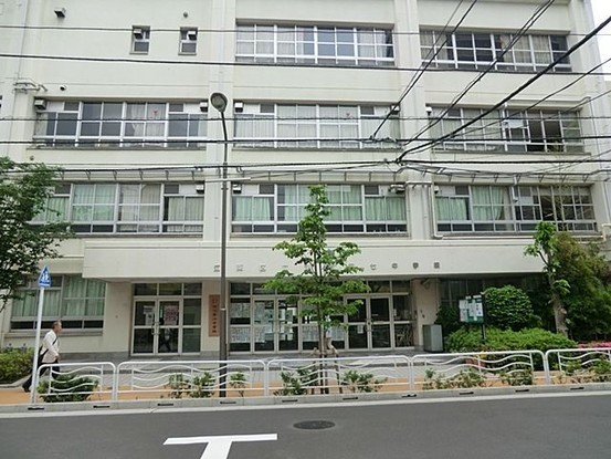 apartment 東京都港区南青山５丁目6番19号 MA5