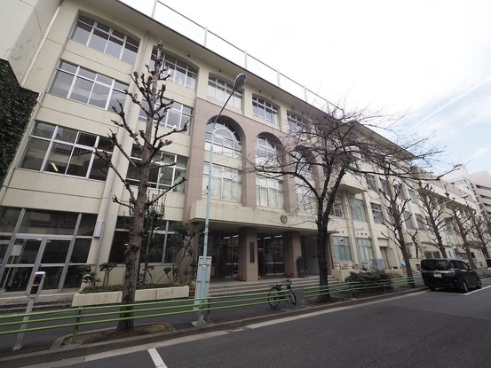 apartment 東京都港区南青山５丁目6番19号 MA5