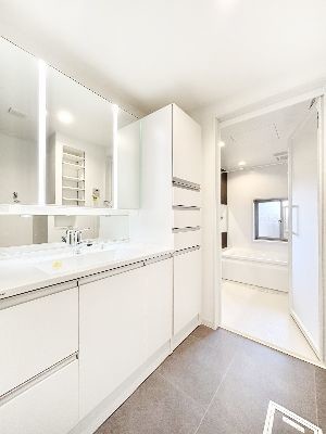 apartment 埼玉県さいたま市浦和区神明２丁目12-10