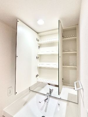 apartment 埼玉県さいたま市浦和区神明２丁目12-10