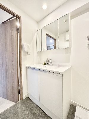 apartment 埼玉県さいたま市浦和区神明２丁目12-10