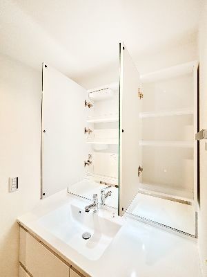 apartment 埼玉県さいたま市浦和区神明２丁目12-10