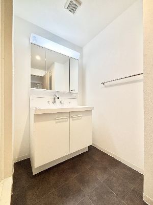 apartment 埼玉県さいたま市浦和区神明２丁目12-10