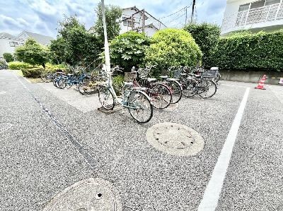 apartment 埼玉県さいたま市浦和区神明２丁目12-10
