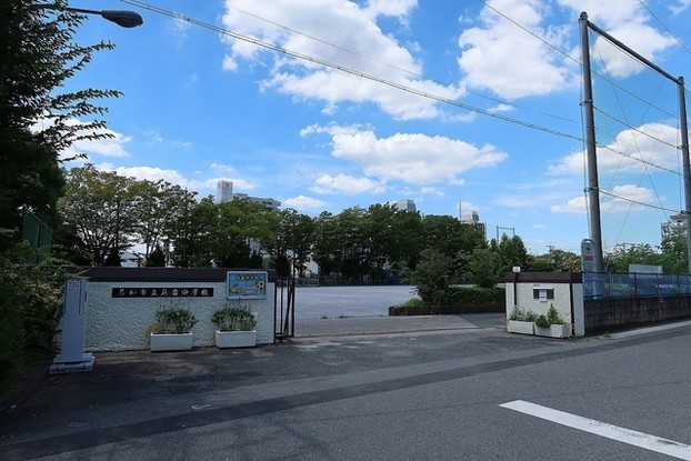 apartment 埼玉県草加市花栗３丁目
地図を見る