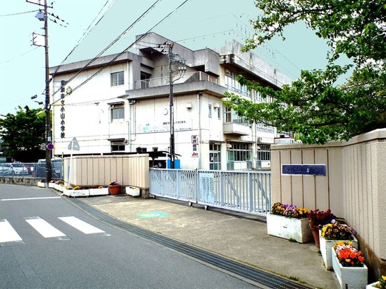 apartment 埼玉県草加市花栗３丁目
地図を見る