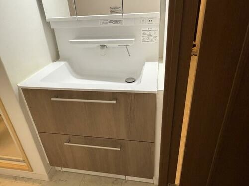 apartment 滋賀県野洲市冨波乙690-6 ヴァン・ドゥビル2階