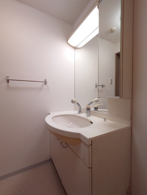 apartment 山口県岩国市麻里布町３丁目
地図を見る
