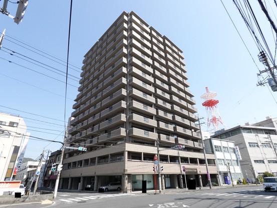 apartment 山口県岩国市麻里布町６丁目
地図を見る