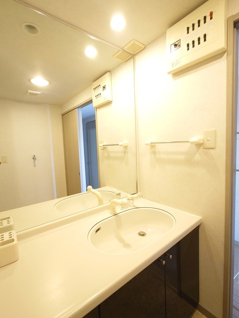 apartment 東京都渋谷区千駄ヶ谷４丁目19-18