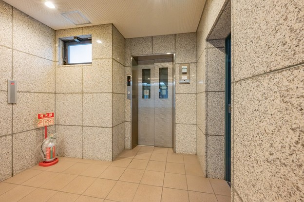 apartment 東京都渋谷区千駄ヶ谷４丁目19-18