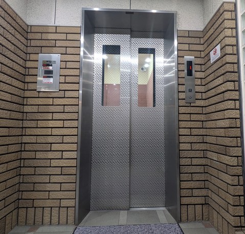 apartment 東京都渋谷区千駄ヶ谷４丁目19-18