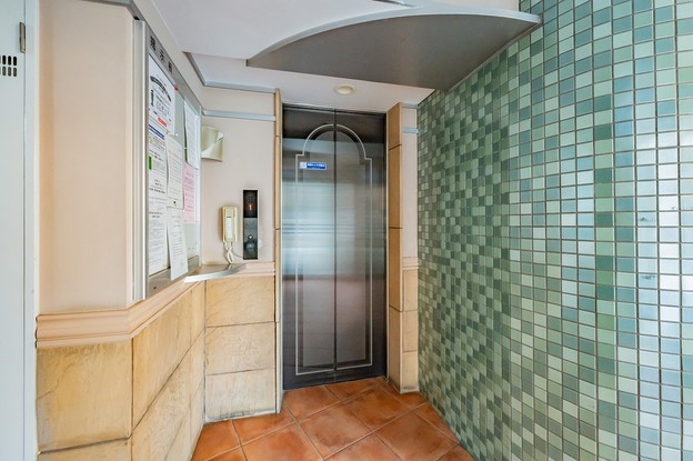 apartment 東京都渋谷区千駄ヶ谷４丁目19-18