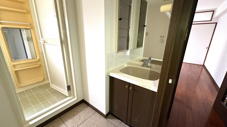 apartment 東京都渋谷区千駄ヶ谷４丁目19-18