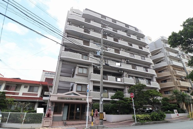 apartment 沖縄県宜野湾市真志喜３丁目
地図を見る