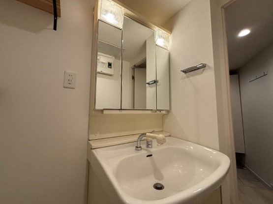 apartment 東京都新宿区四谷４丁目28-20 パレエテルネル403号室