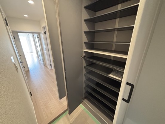 apartment 千葉県千葉市美浜区高洲１丁目22-23 稲毛海岸ニイクラビル1階