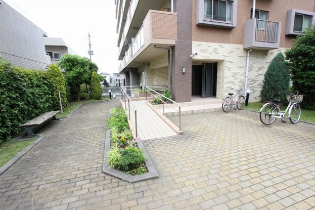 apartment 埼玉県三郷市三郷３丁目
地図を見る