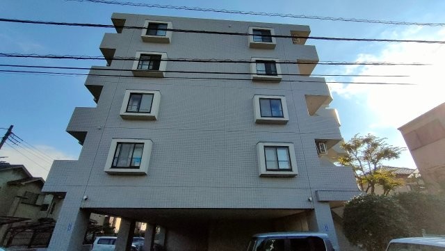apartment 埼玉県三郷市彦成３丁目207-3