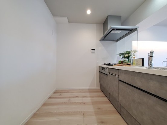 apartment 埼玉県三郷市三郷１丁目
地図を見る
