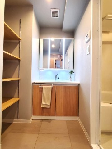 apartment 埼玉県三郷市早稲田５丁目
地図を見る