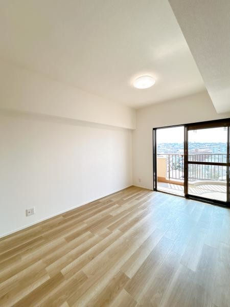 apartment 愛知県豊川市谷川町洞131　谷川町倉庫付事務所A