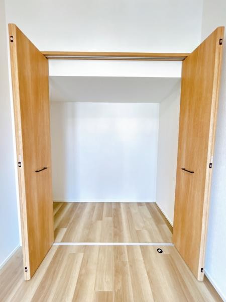 apartment 愛知県豊川市谷川町洞131　谷川町倉庫付事務所A