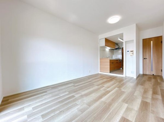 apartment 愛知県豊川市谷川町洞131　谷川町倉庫付事務所A