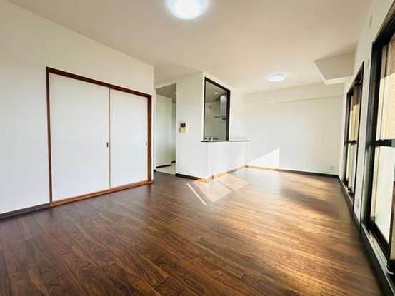 apartment 愛知県豊川市谷川町洞131　谷川町倉庫付事務所A