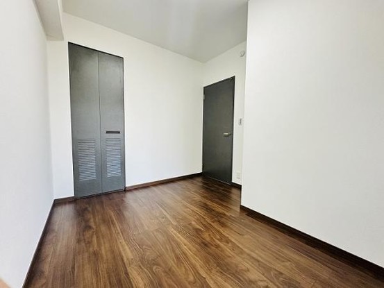 apartment 愛知県豊川市谷川町洞131　谷川町倉庫付事務所A