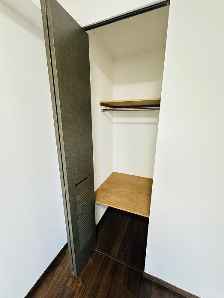apartment 愛知県豊川市谷川町洞131　谷川町倉庫付事務所A