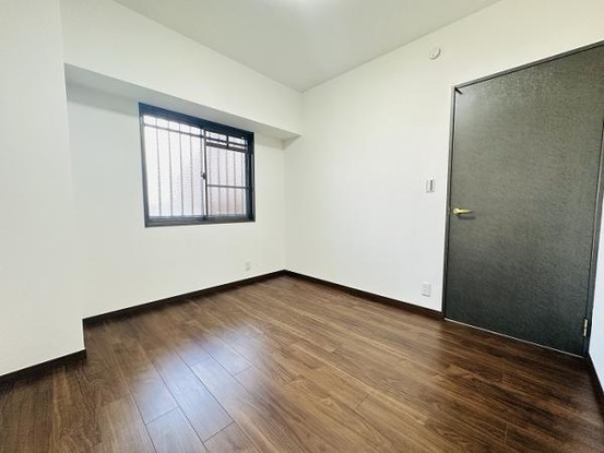 apartment 愛知県豊川市谷川町洞131　谷川町倉庫付事務所A