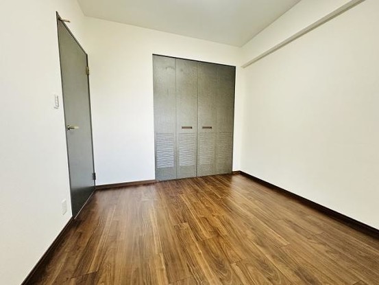 apartment 愛知県豊川市谷川町洞131　谷川町倉庫付事務所A