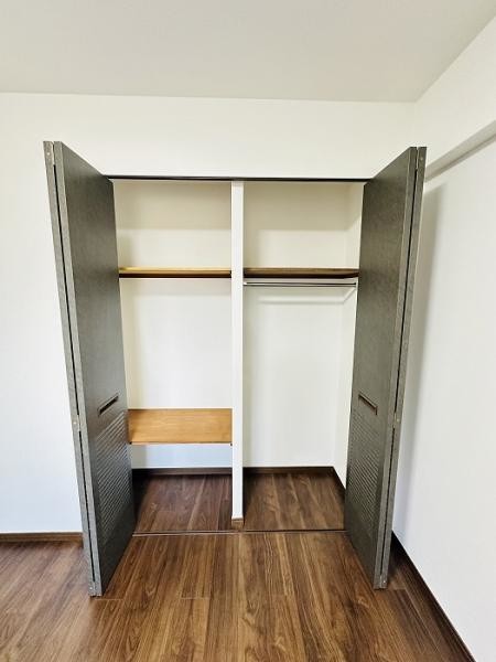 apartment 愛知県豊川市谷川町洞131　谷川町倉庫付事務所A