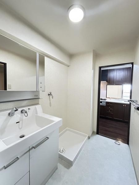 apartment 愛知県豊川市谷川町洞131　谷川町倉庫付事務所A