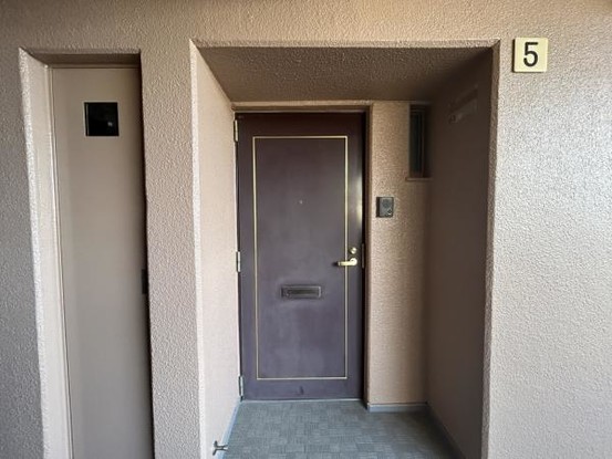apartment 愛知県豊川市谷川町洞131　谷川町倉庫付事務所A