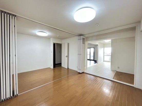 apartment 愛知県豊川市谷川町洞131　谷川町倉庫付事務所A
