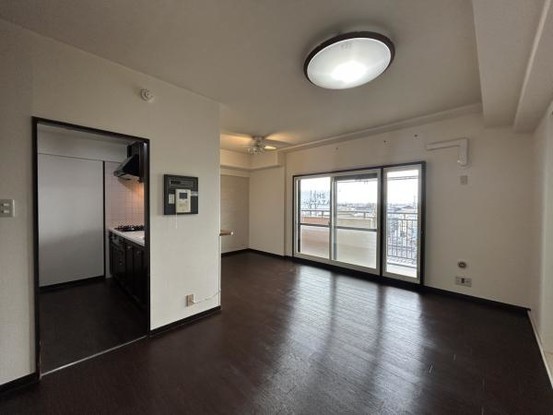 apartment 愛知県豊川市谷川町洞131　谷川町倉庫付事務所A