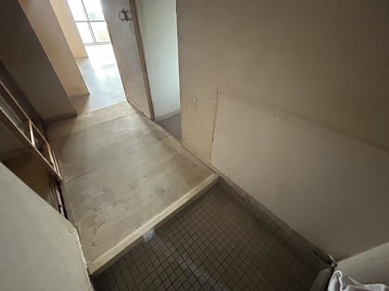 apartment 愛知県豊川市谷川町洞131　谷川町倉庫付事務所A