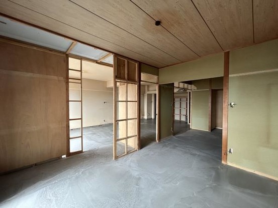 apartment 愛知県豊川市谷川町洞131　谷川町倉庫付事務所A