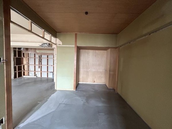 apartment 愛知県豊川市谷川町洞131　谷川町倉庫付事務所A