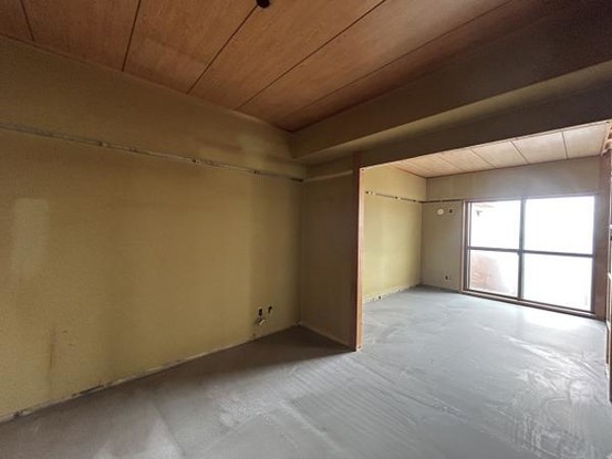 apartment 愛知県豊川市谷川町洞131　谷川町倉庫付事務所A